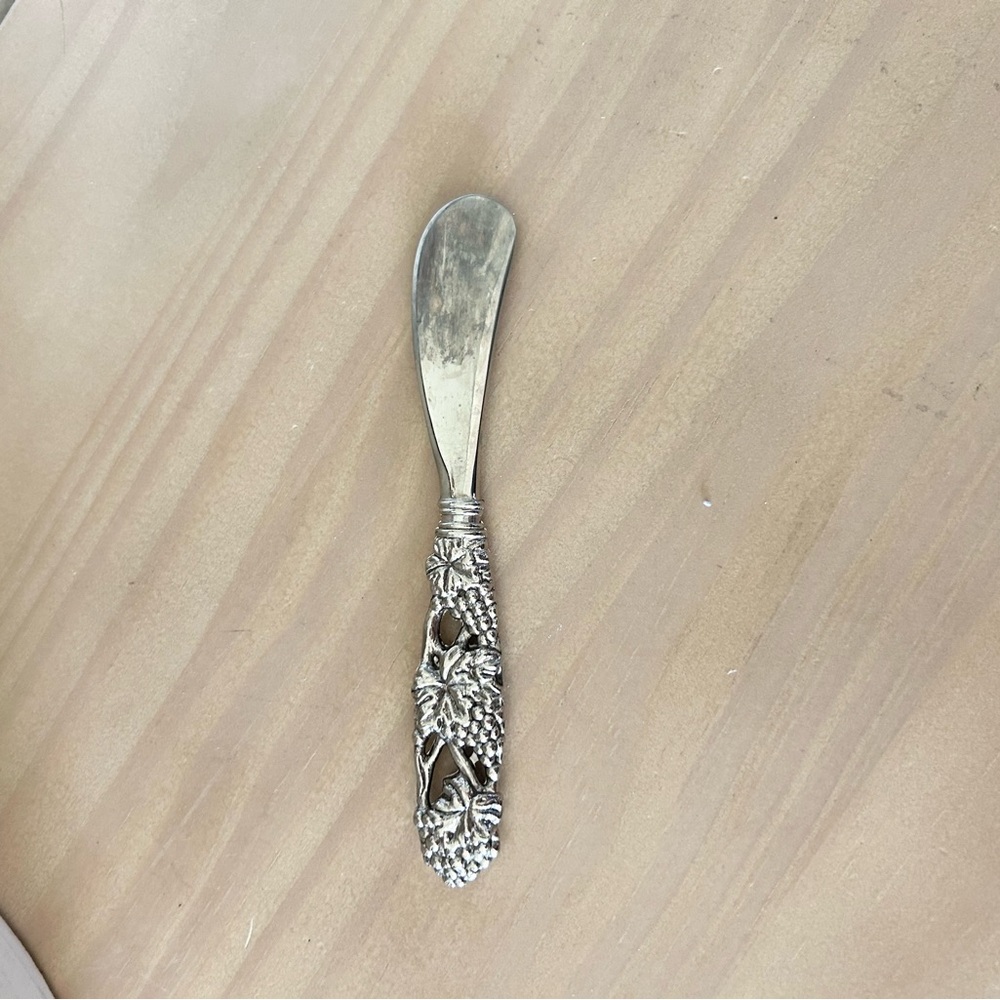 Vintage Ornate Godinger Silver Grapevine Paddle Butter Spreader